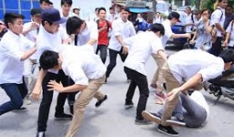 Án mạng ngay cổng trường trong ngày bế giảng năm học